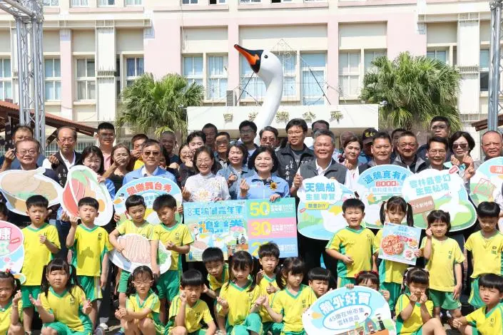 8米巨鵝現身雲林!天鵝湖嘉年華4/3登場 鵝肉料理免費吃、千份百元券大放送