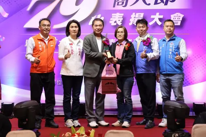 苗栗商人節大會 縣長鍾東錦喊話企業:賺大錢後要善待員工!