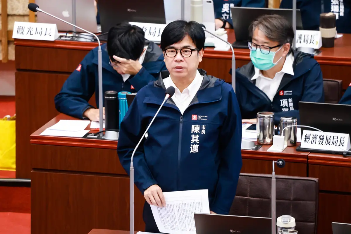 高雄長輩福利再升級!陳其邁宣布導入AI智慧社宅,敬老金、敬老卡雙軌並行