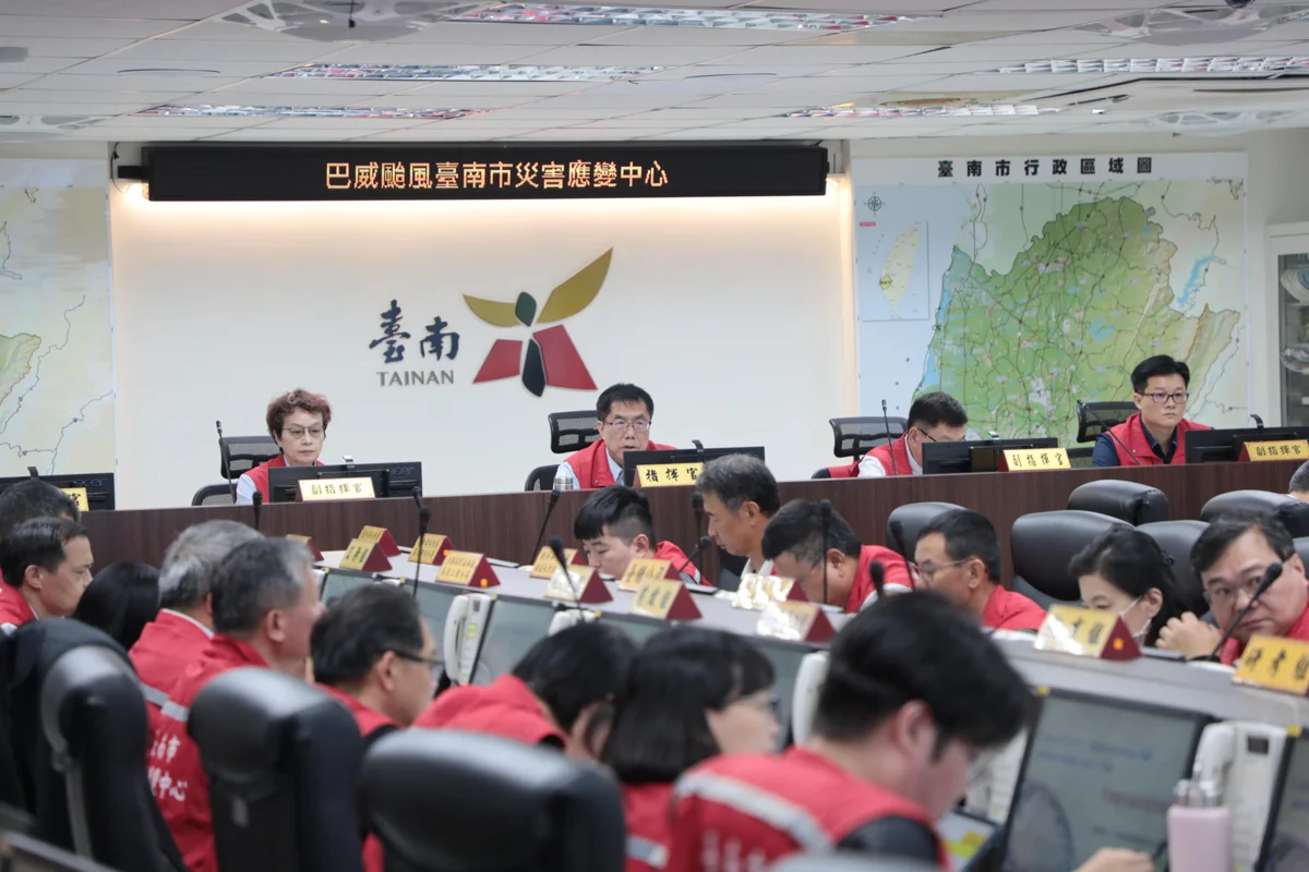 巴威颱風來襲!陣風上看10級,台南市宣布明日(11日)停班停課
