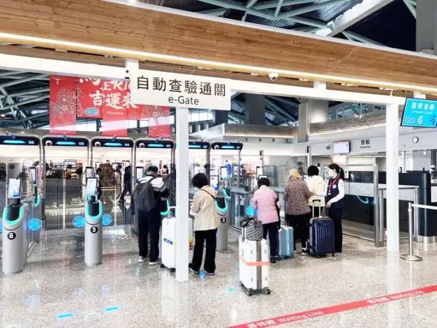 金門小三通再升級!水頭港新e-Gate實測:10秒快速通關,尖峰免排隊
