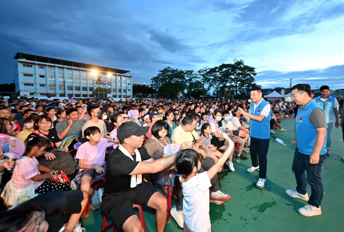 火舞特技點亮苗栗夜空!「動物消防隊」震撼公館 藝術種苗計畫接力登場
