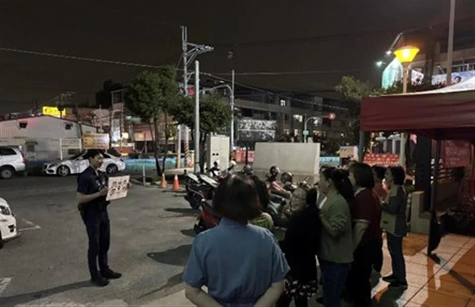 永靖鄉樂齡舞動展活力!同安警現身開講 傳授長輩防詐秘訣