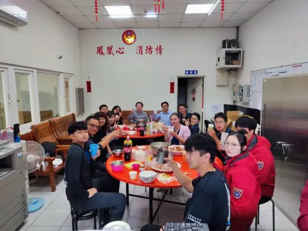 醫消一家親!重光醫院歲末送暖 霸氣火雞大餐慰勞苗栗消防英雄
