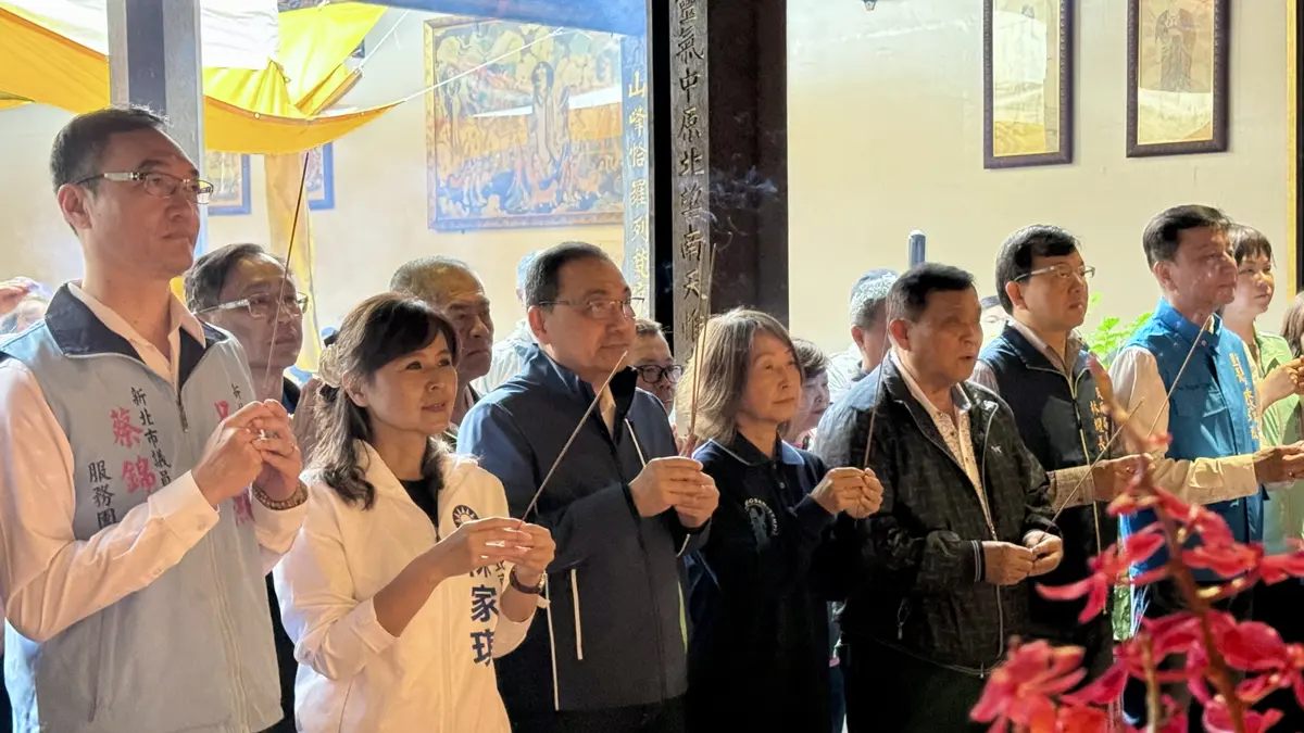 觀音聖誕日 侯友宜現身淡水古剎祈福 曝淡水發展利多:人口邁向20萬!