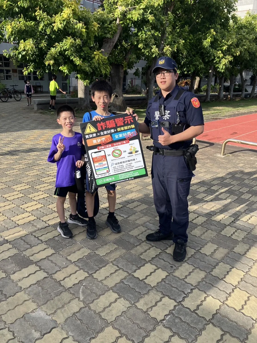 澎湖馬公警前進校園超商!防詐反毒交安「三合一」教育向下扎根