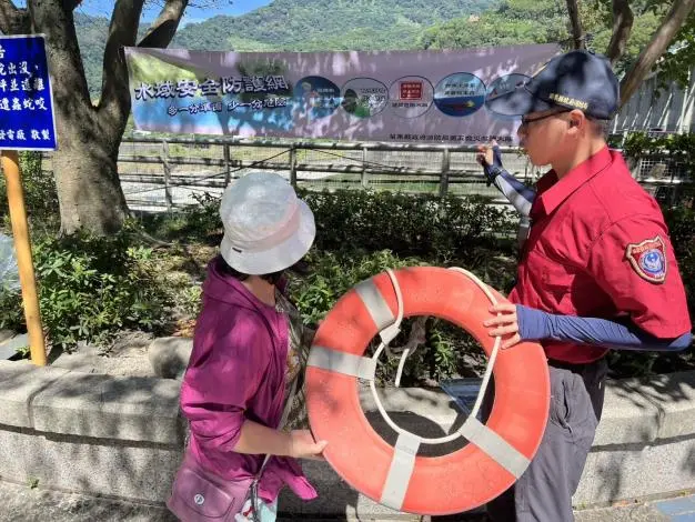 苗栗士林壩戲水注意!消防隊親授「保命2招」:防溺、防火關鍵大公開