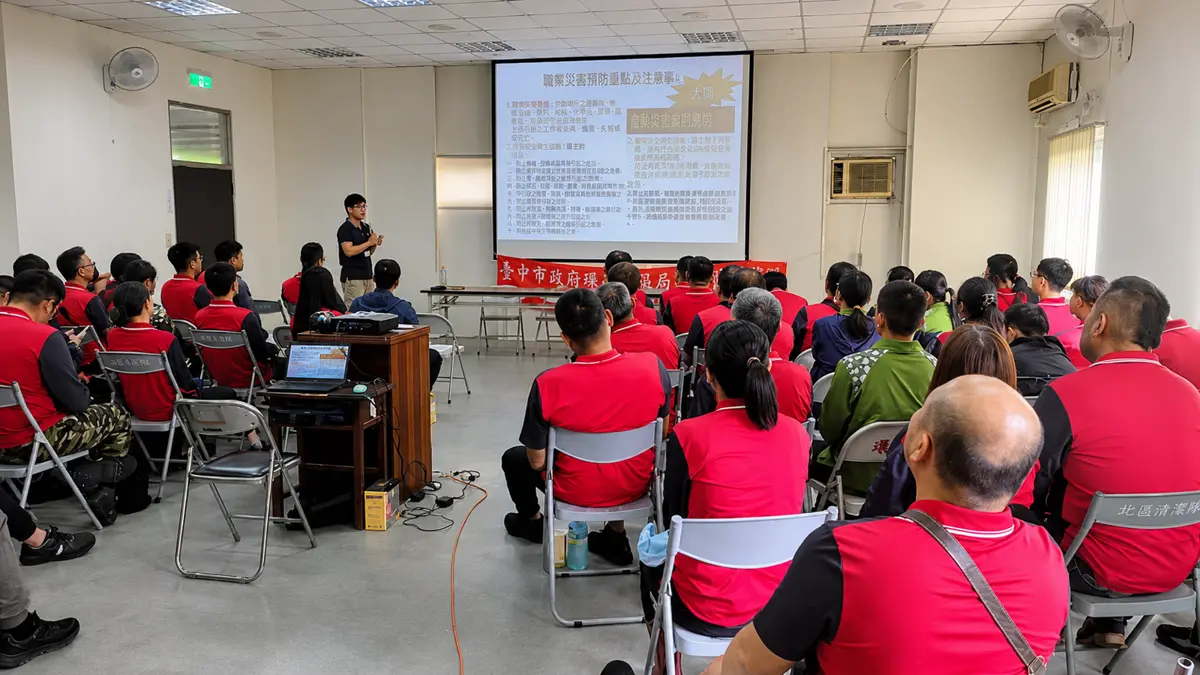 台中環保局迎56名清潔隊新血!職前震撼教育強化職場安全與廉潔觀念