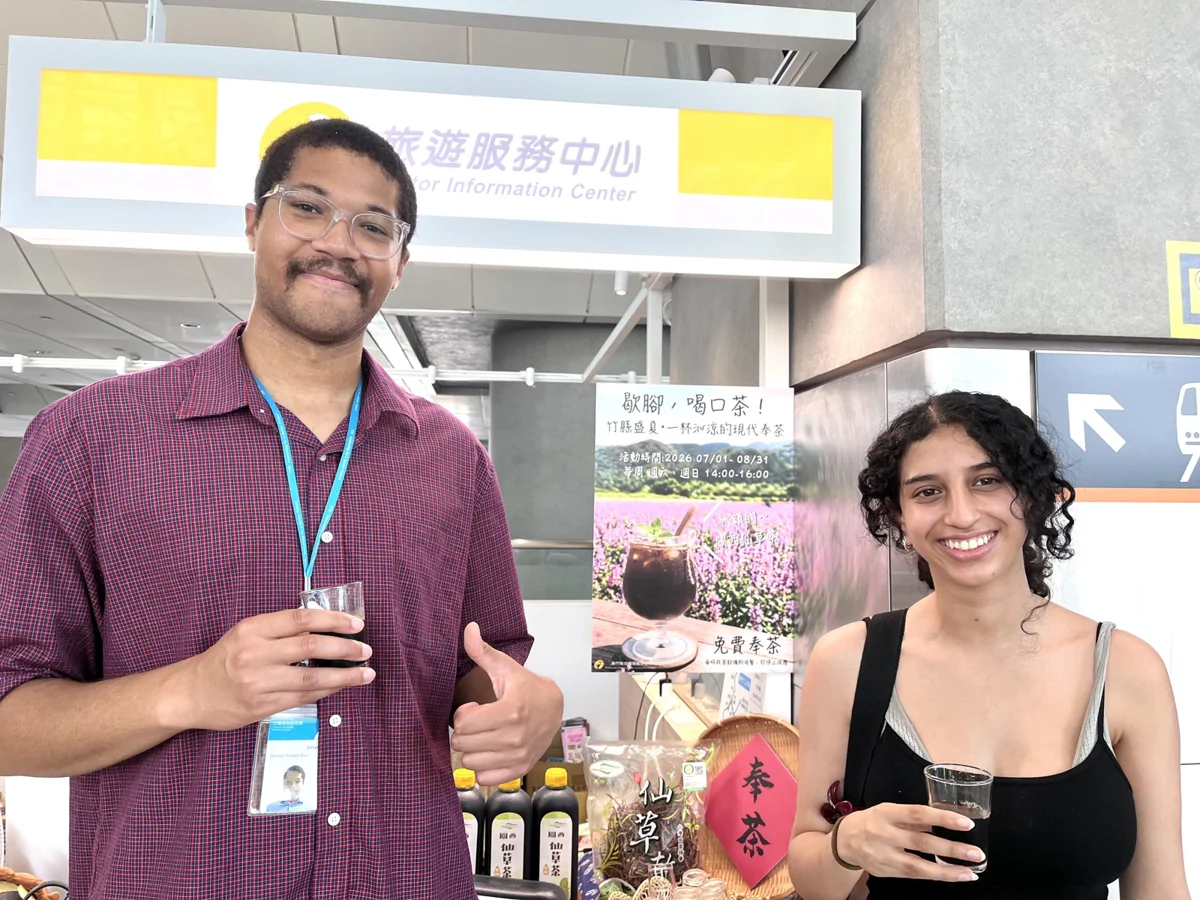 高鐵新竹站請喝茶!週末限定「仙草茶」免費送 國際旅客讚爆