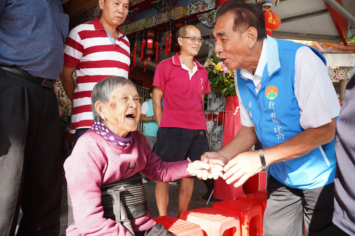 新竹縣重陽敬老!副縣長親訪13位百歲人瑞 101歲阿公公開「長壽秘訣」