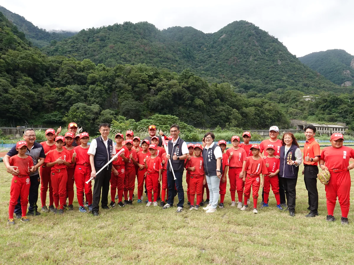 【世界冠軍推手】中市砸380萬建松鶴棒球場 助德芙蘭小將圓夢