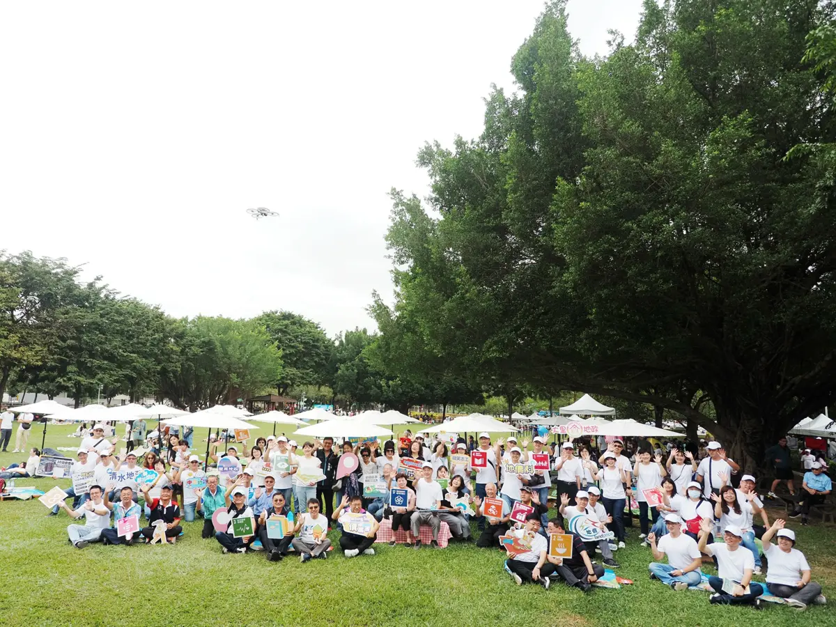 北屯千人野餐樂!廍子公園變身「草地圖書館」,YOYO家族酪梨姐姐嗨翻全場