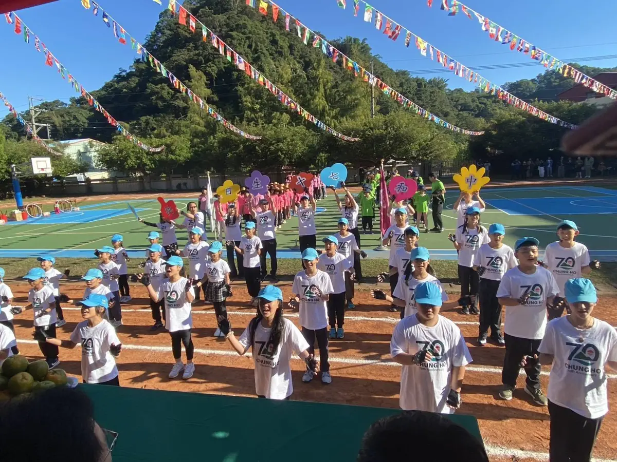 新社中和國小70歲了！市府四年豪擲逾423萬，三代同堂熱鬧慶生