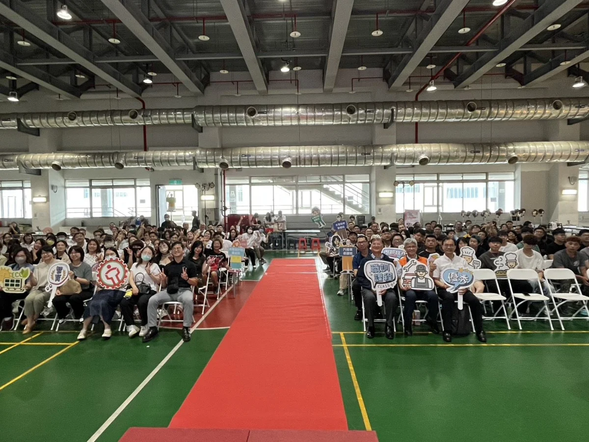 7位女水電工誕生!主攻單身女客群 高市勞訓班155人結訓