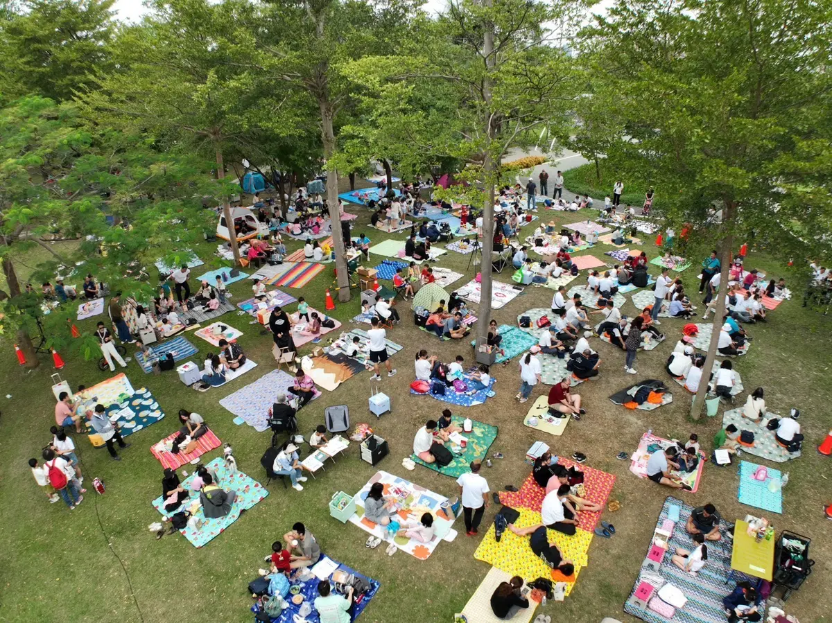 萬人湧入黎新公園!南屯野餐日超嗨,打卡免費送文昌公加持「必勝神筆」