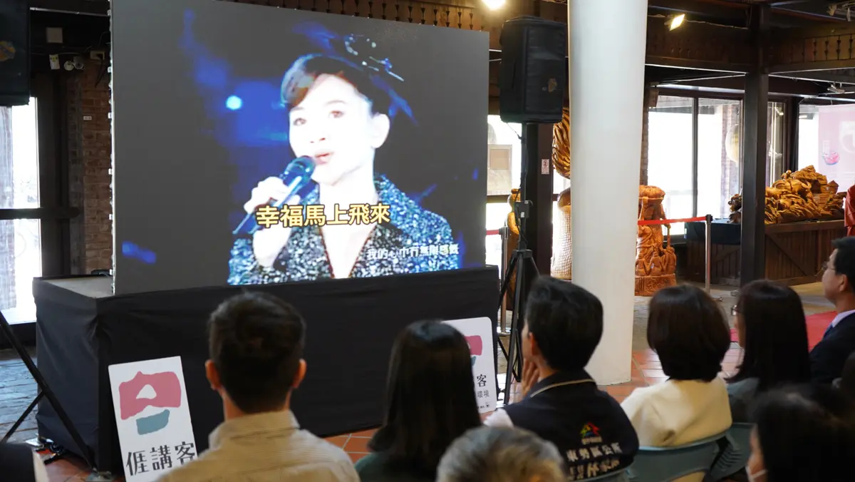 鳳飛飛魅力再現!東勢特展湧萬人朝聖,獨子趙彣霖「獻聲」逼哭粉絲