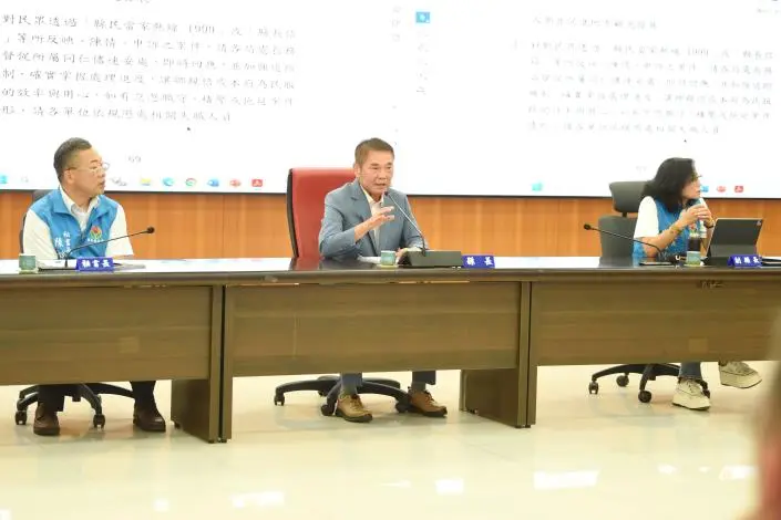 苗栗秋冬防疫開跑!10/1起「左流感右新冠」同步接種,65歲以上長輩加碼送好禮