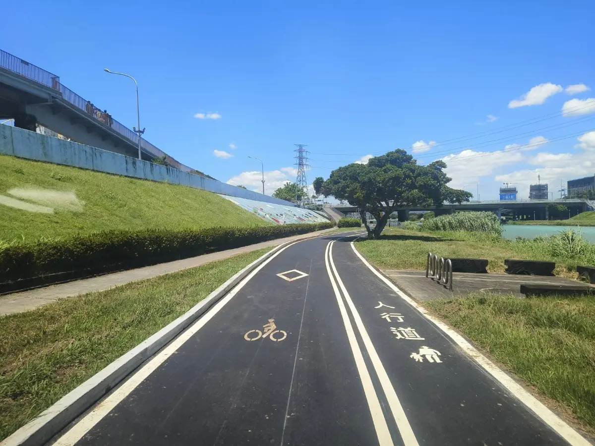 臺北雙溪河濱自行車道升級完成