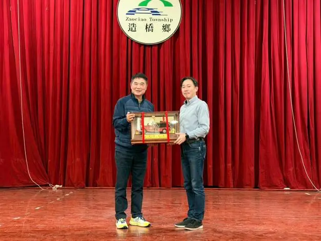 造橋義消獲贈救命神器!企業捐28具一氧化碳偵測器,縣長鍾東錦讚:看不見的防護罩