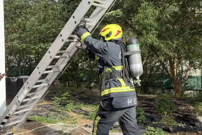 火場能撐多久?苗栗三義消防實測「保命氣量」 建立黃金撤退時間