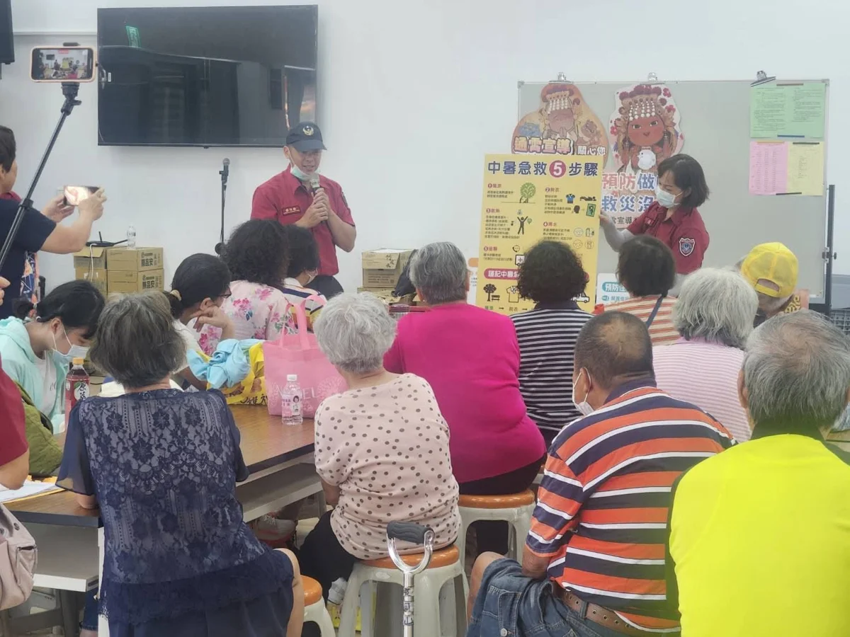 炎夏必備2大保命招！通霄消防分隊前進梅南里傳授防中暑與用電安全