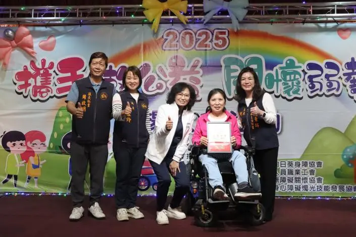 苗栗表揚16位優秀彩券經銷商!副縣長邱俐俐肯定身障朋友自立精神