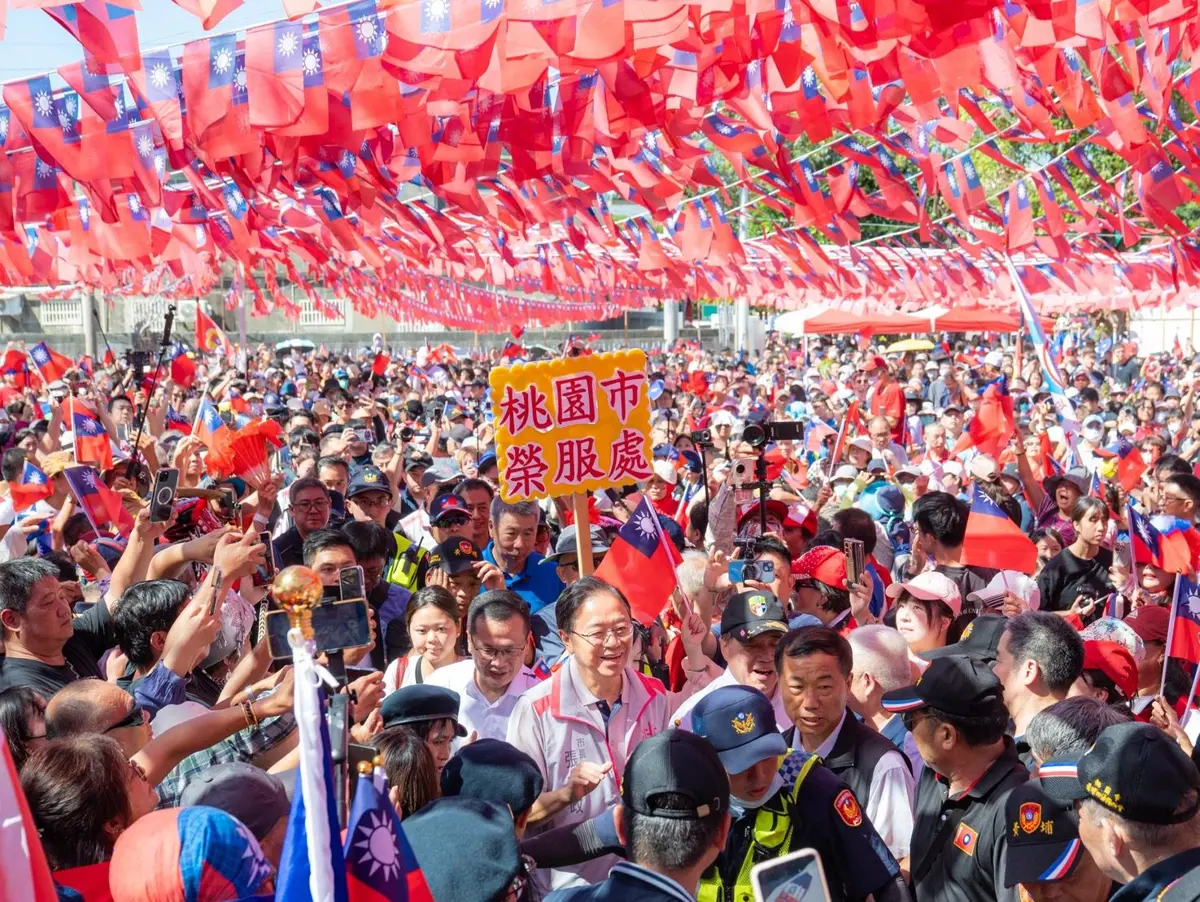 中壢國旗屋萬面旗海飄揚!張善政、張老旺爺爺齊聚慶2025雙十國慶