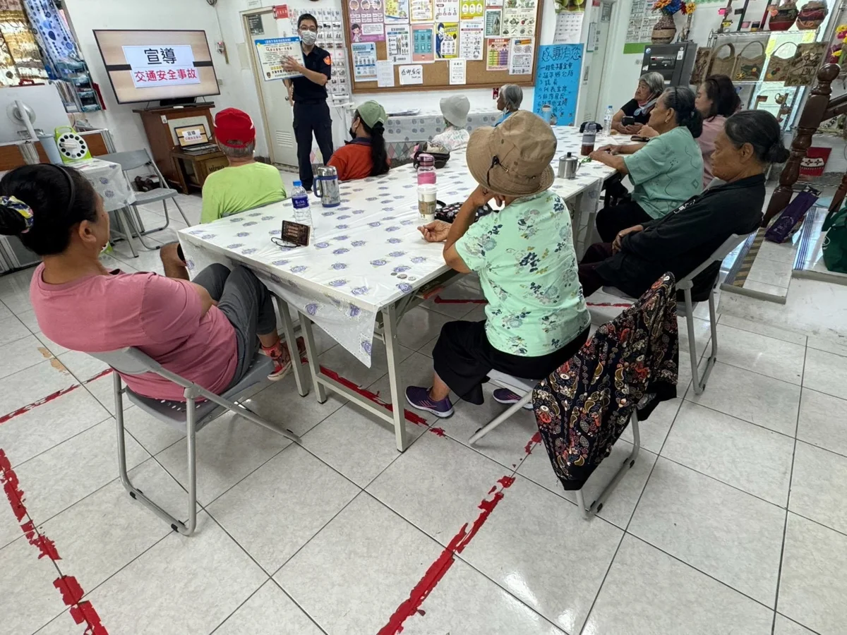 守護部落長者荷包與安全!關山警深入鸞山文健站宣導交安防詐