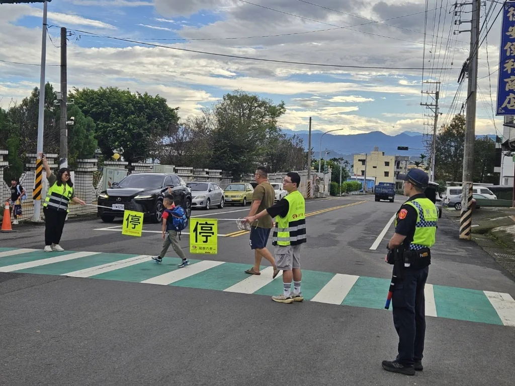 開學日大作戰!南投警全面啟動「護童專案」 守護學童安心上學
