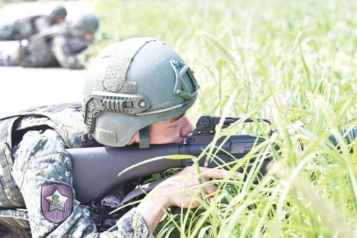 漢光42號金門震撼登場!國軍反機降演練出動CM21甲車掃蕩敵軍