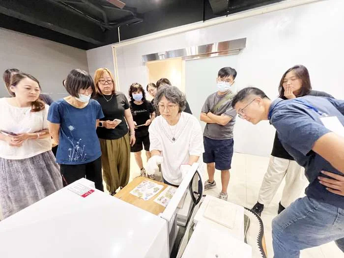 【金門創生】廢棄高粱酒瓶變身絕美琉璃！微波爐低門檻助青年微型創業