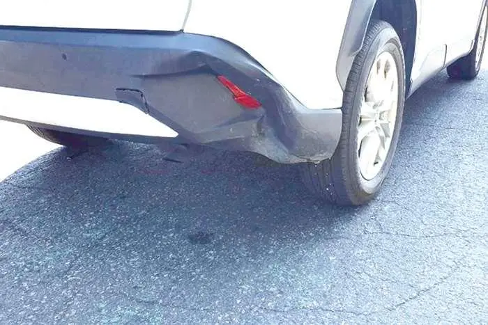 金門伯玉路驚傳追撞!男騎士酒駕撞停等轎車 下場出爐