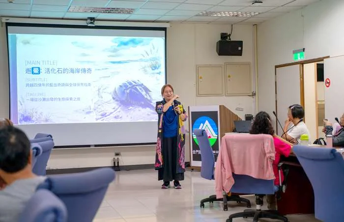 玩桌遊學淨零!金門環保局培訓志工 寓教於樂推廣海洋保育