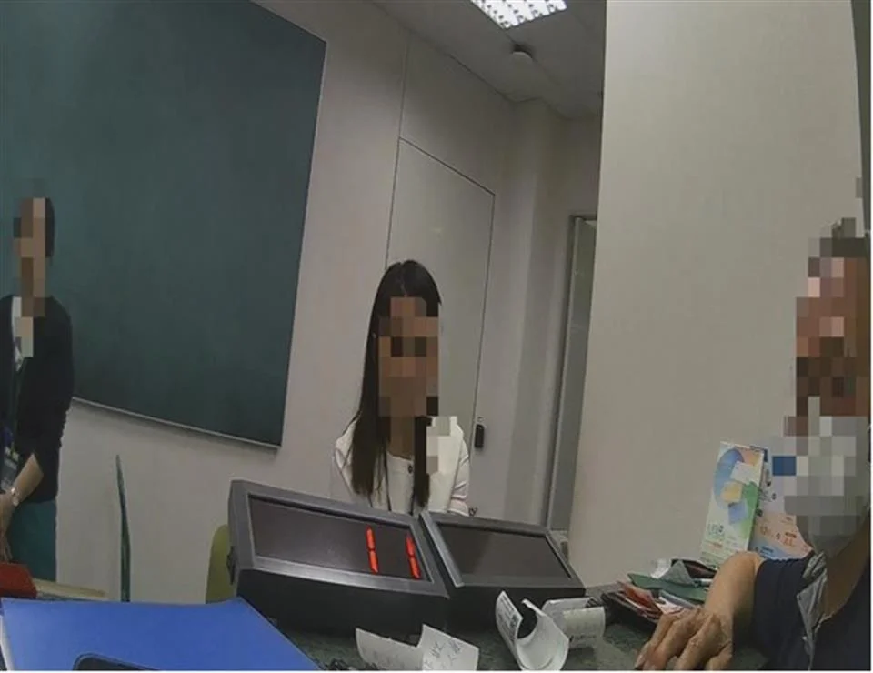 網購紀念幣險遇詐!員林警銀聯手及時攔阻6千元保住老翁荷包