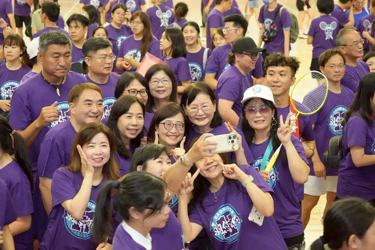 台北羽球公益揚愛心 清寒學生獲助力
