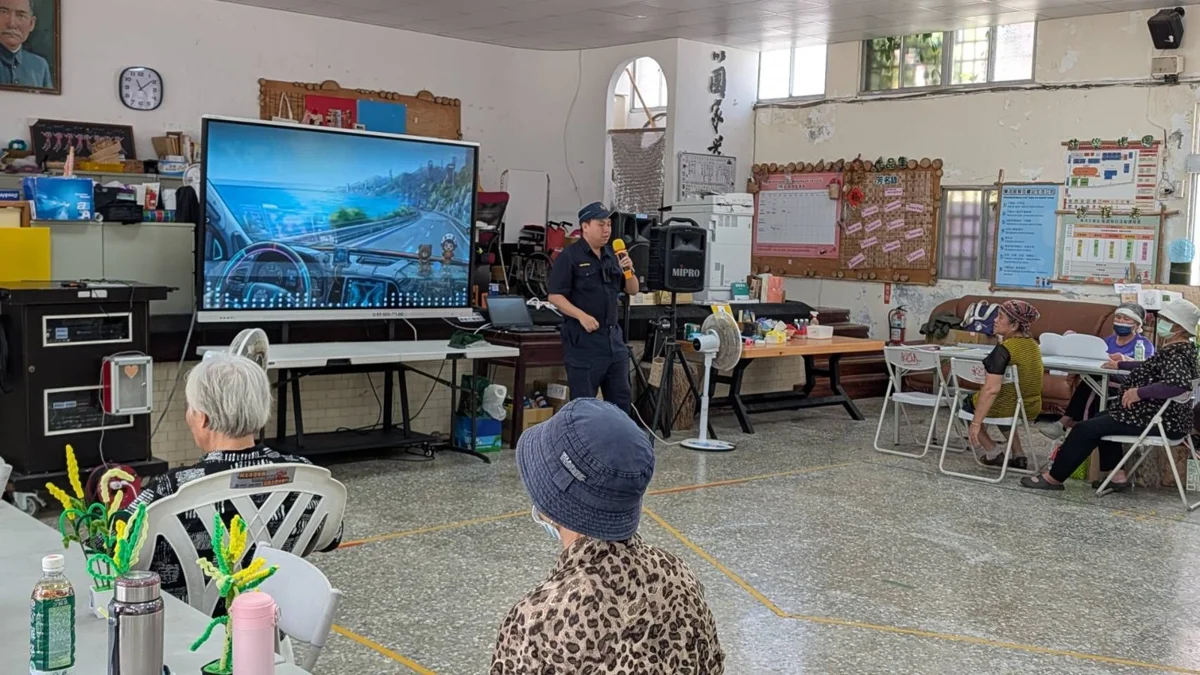 東河警深入文健站宣導!交安防詐雙管齊下 守護長輩安全出門