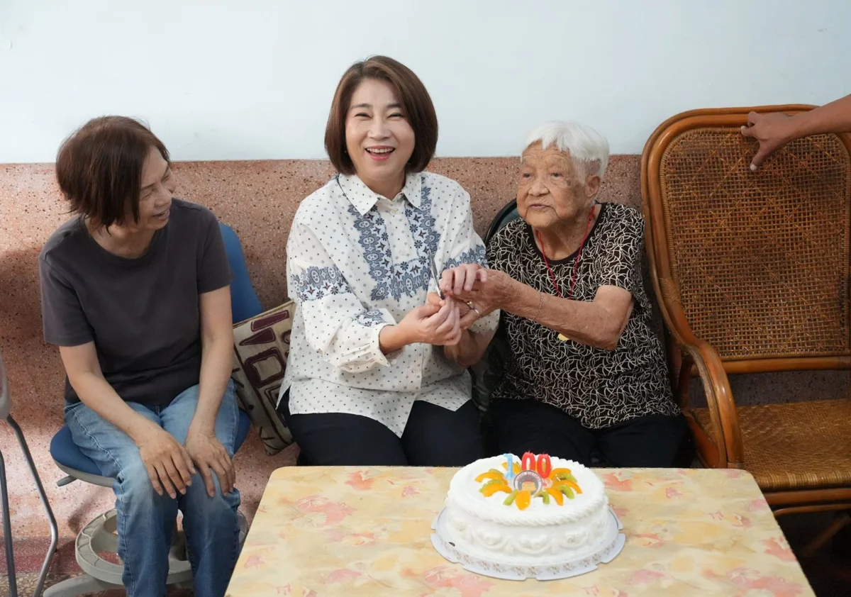 重陽節前夕送暖!屏東百歲人瑞愛喝咖啡吃甜食 縣長周春米請益「健康長壽秘訣」