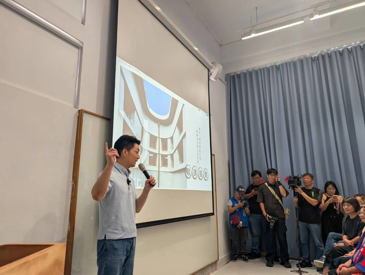 蔣萬安視察萬華傳統市場 體驗「白日酒場」大啖黑輪關東煮