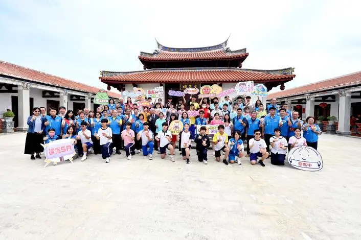 苗栗會考倒數!副縣長賴香伶率38校長赴英才書院 祈求文昌帝君庇佑4206名考生