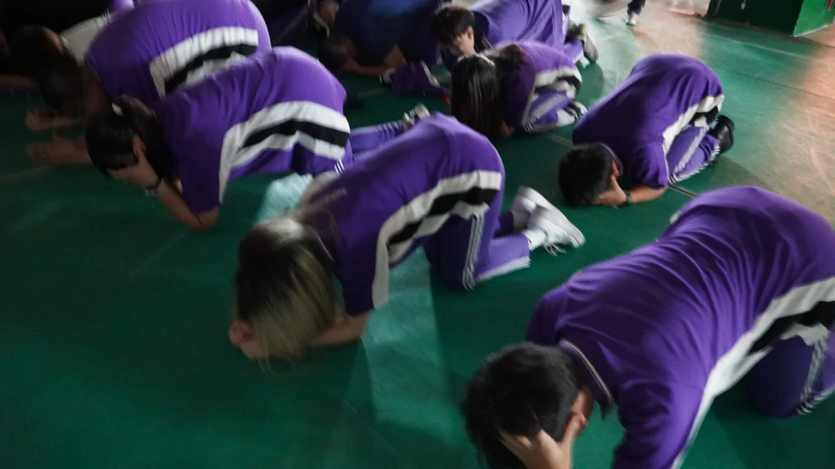 [2026最新] 配合城鎮韌性防空演習！北市278校完成避難演練 5大防護姿勢大公開
