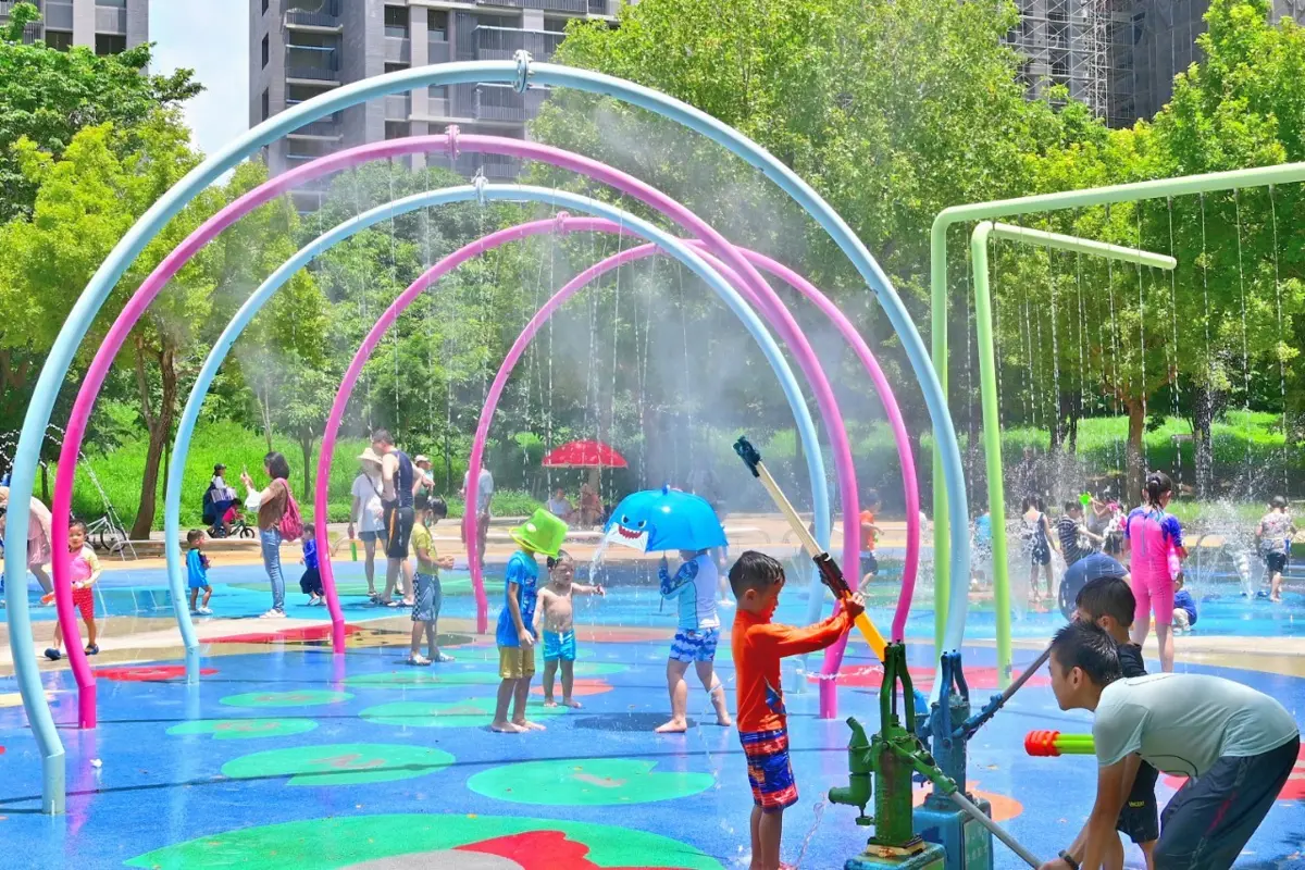 台中親子景點免費玩！潭雅神中科公園戲水區7/4開放，噴泉水槍清涼一夏