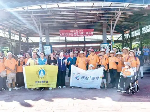 烈嶼嘉年華登山健行吸引百人參加