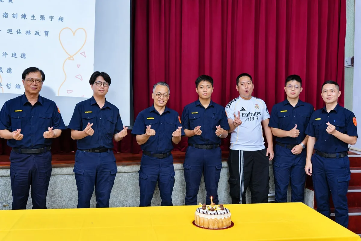 成功分局10月慶生會溫馨登場!分局長潘俊宏率隊為壽星送暖