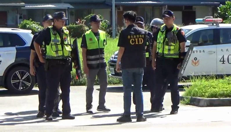 遇隨機攻擊怎麼辦?台東大武分局實兵演練 強化員警危機應變力