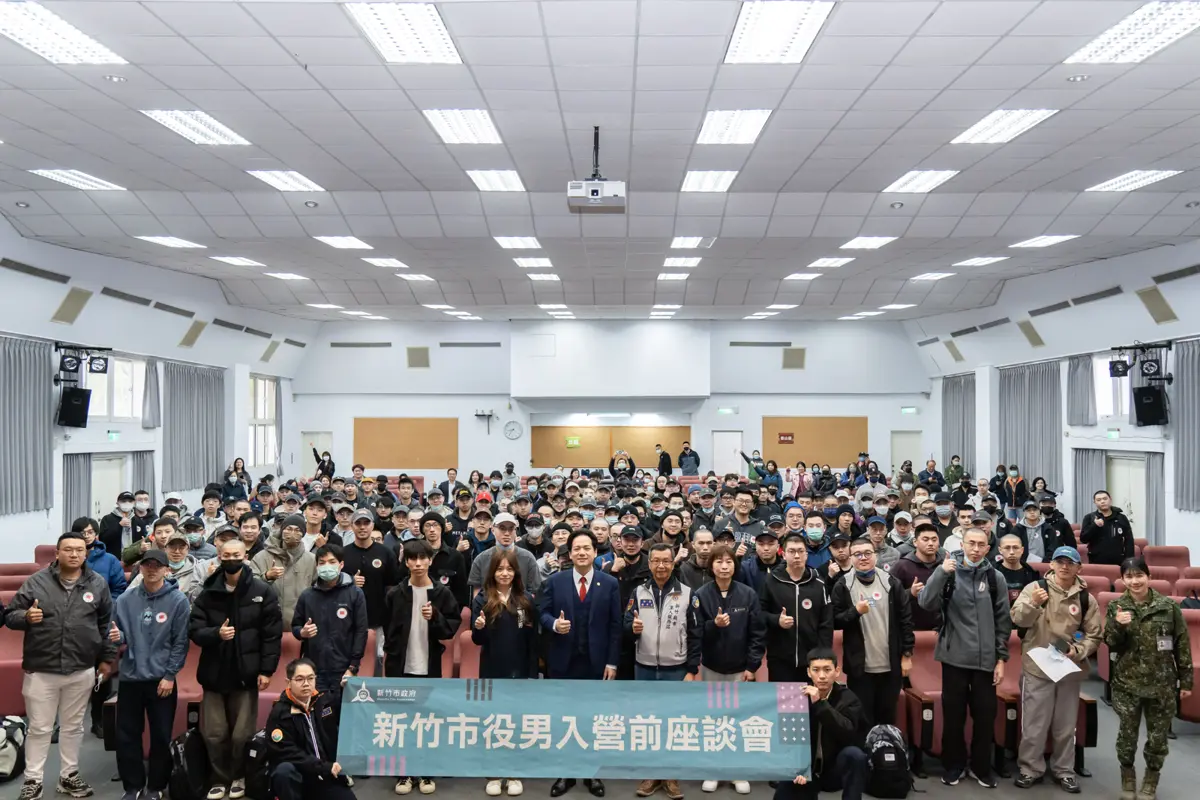 新竹152名役男今入伍!代理市長邱臣遠送「實用裝備」 叮嚀:第一通電話打給家人