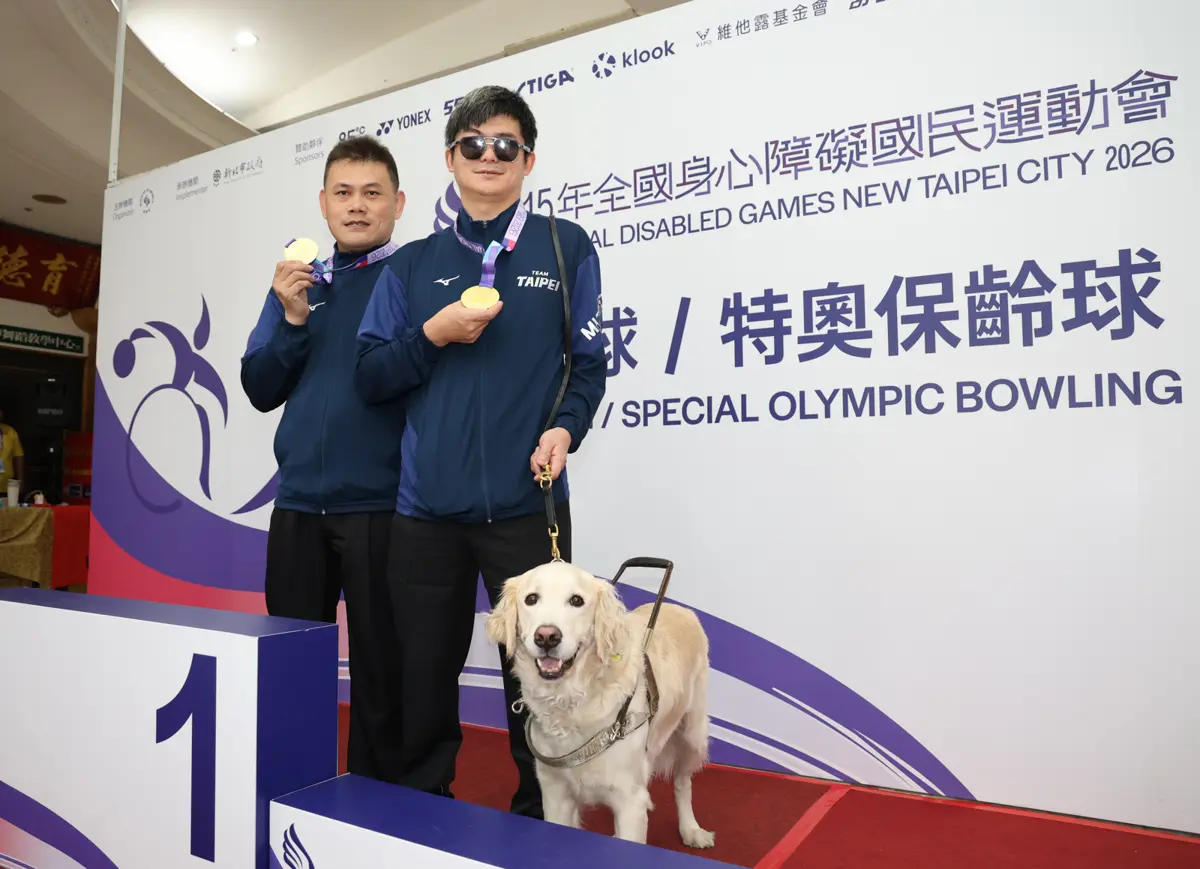 視障保齡球神拍檔!邱文昇、柯茗碩全障運再奪金 挑戰連霸「五金行」霸業
