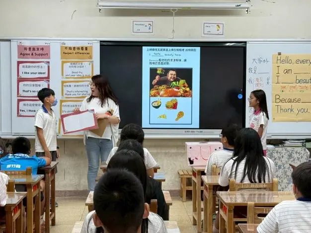 新竹縣力推「雙語生活化」!不只上課說英文,連升旗、午餐都要用,打造沉浸式校園