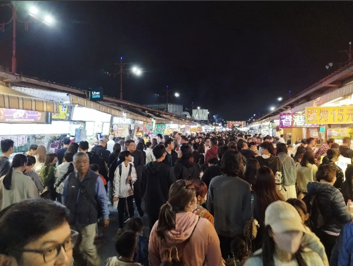 花蓮東大門夜市人潮大爆發!0403震後一週年首見盛況