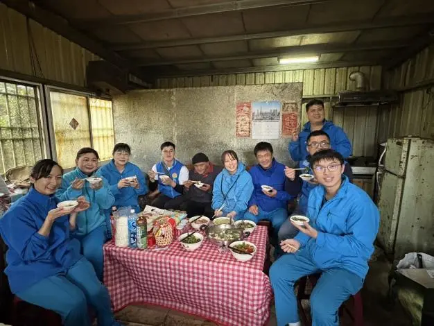 寒冬下河洗澡！新竹獨居翁克難生活曝光 社福中心緊急送暖