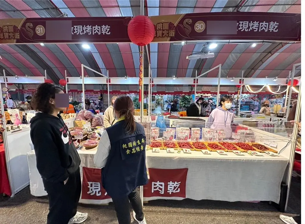 年貨大街頻出包!肉鬆藏塑膠、肉乾又見鋼絲